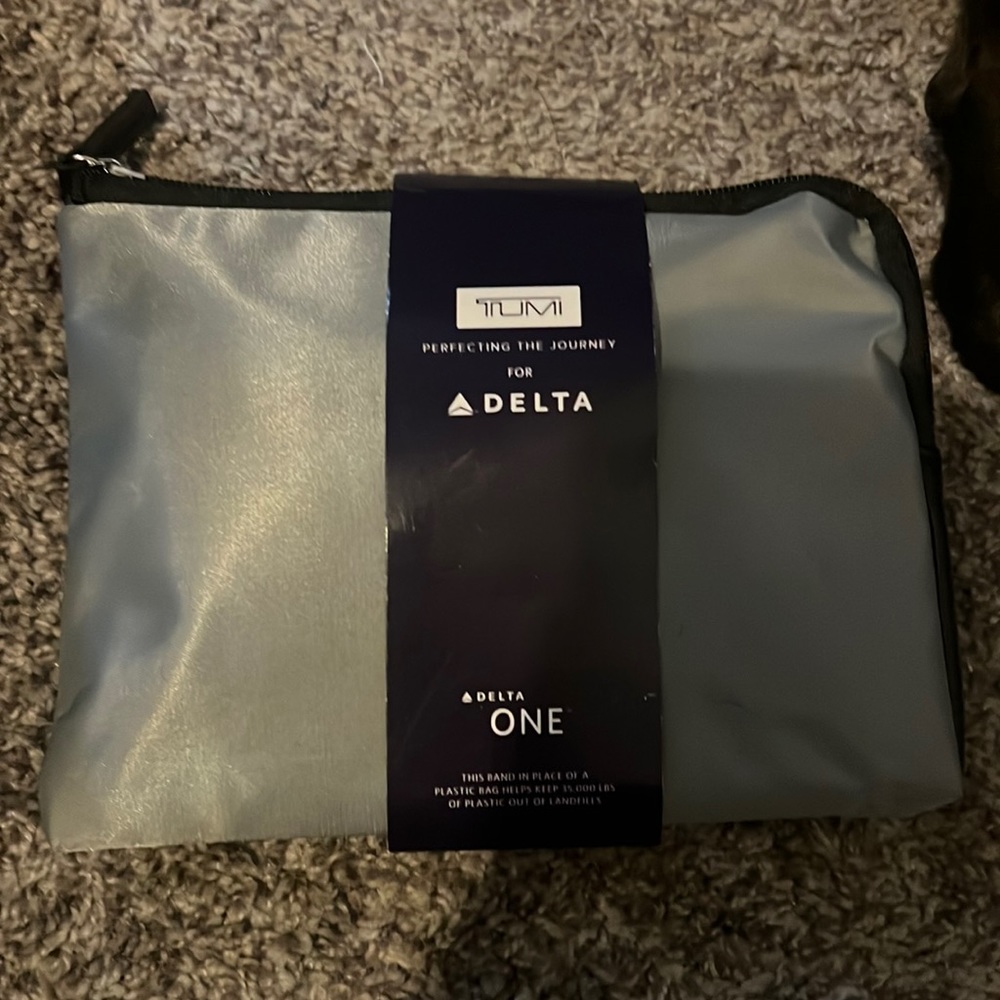 Brand new business class amenities kit